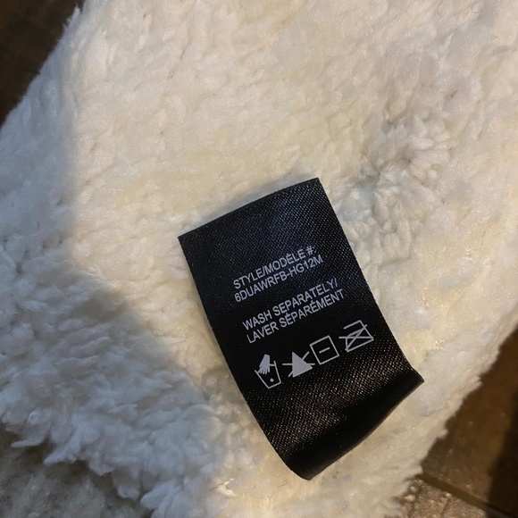 WindRiver Cabin Knitted Mittens - Picture 4 of 5